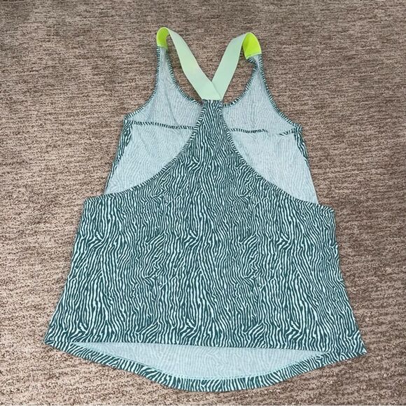 🏷️ 5 for $25 - Nike Tank - Picture 2 of 7
